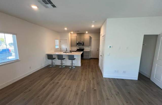 Convenient and Clean Condo Gallery 4