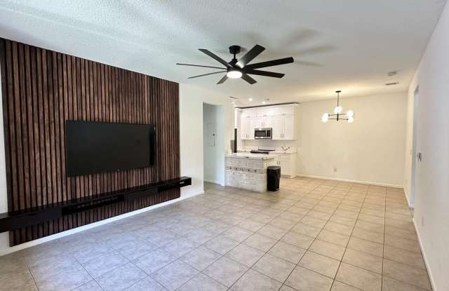 3549 Forest Hill Boulevard unit: 19 - 3549 Forest Hill Boulevard, Palm Springs, FL 33406