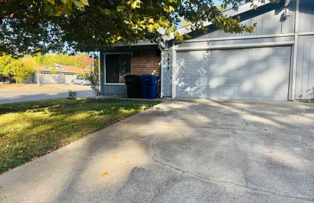Spacious 3bd/2ba Fair Oaks Duplex with 2 Garage photos photos