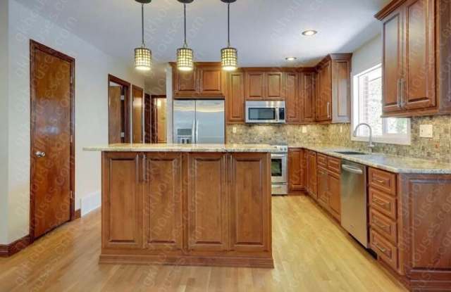 3895 Martin Drive Gallery 3