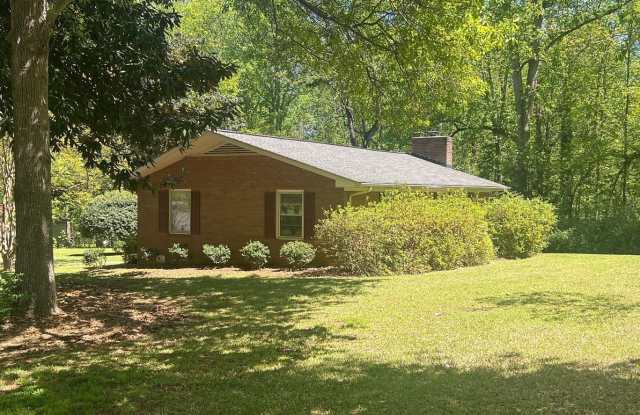 Three-Bedroom, Two-Bathroom Brick Home Gallery 3