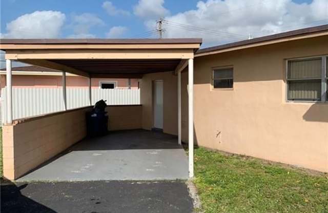 17401 NW 37th Ct Gallery 2
