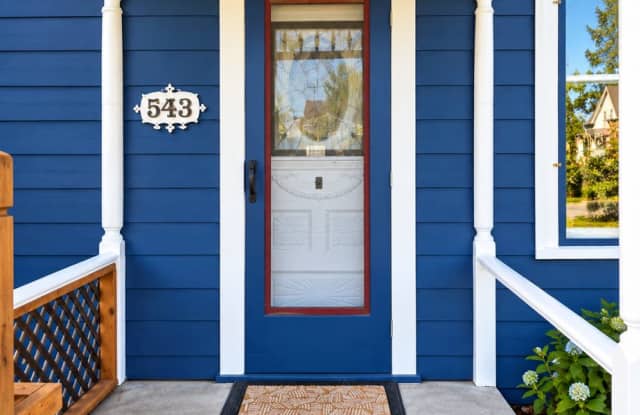 3 Bedrooms | 2 Bathrooms | Water Views | Historic Uptown Port Townsend Gallery 3