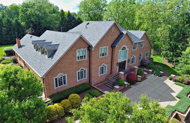 116 Lampliter Ln - 116 Lampliter Lane, McMurray, PA 15317