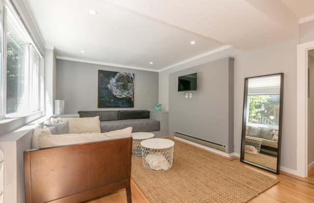 2456 Leavenworth Gallery 3