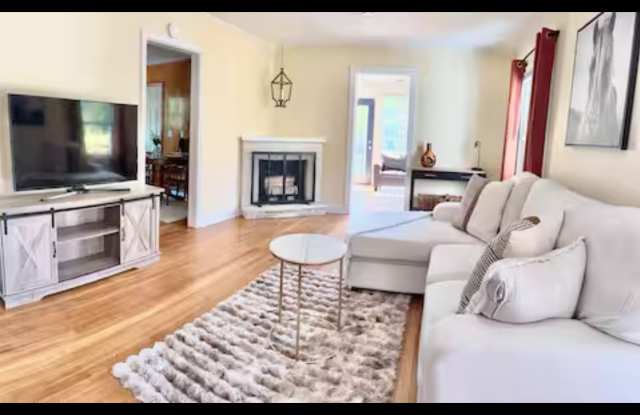 905 N May St photos photos