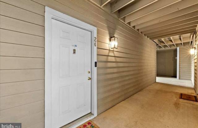 1708 LAKE SHORE CREST Drive Gallery 4