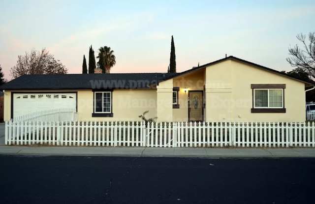 352 Grand Prix Avenue photos photos