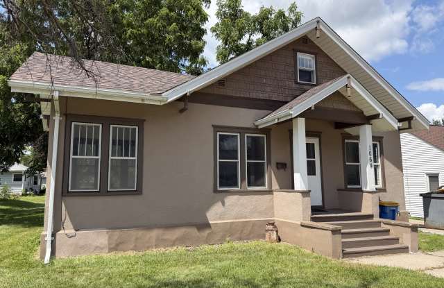 1064 S Oak Ave photos photos