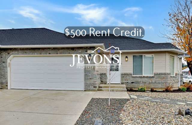 $500 Rent Credit - Two-bedroom home with a fully equipped kitchen, conveniently located near West Valley Community Park and just minutes away from outdoor activities - 7301 West Chestnut Avenue, Yakima, WA 98908
