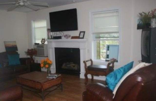 201 Cottage Walk Gallery 3
