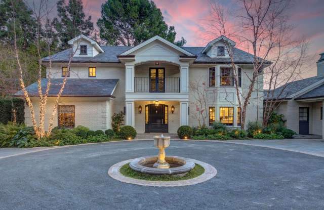 Furnished Hollywood Hills Estate | Summer Rental with Panoramic City Views, Gym, Spa & Pool! Gallery 4