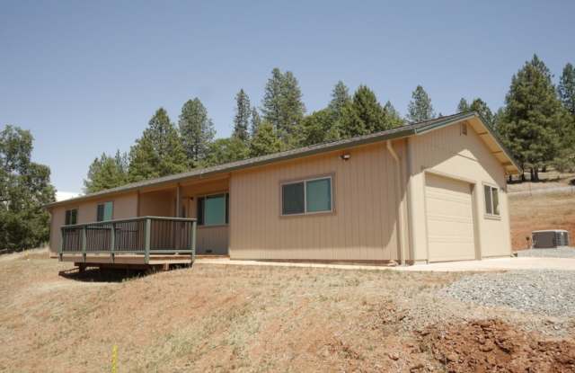 Newer home with solar electricity (no PG) and propane back up generator at 19933 Spring Lakes Rd in Mokelumne Hill. - 19933 Spring Lake Road, Mountain Ranch, CA 95245