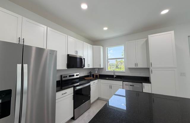 4402 Longwood Lake Square Gallery 3