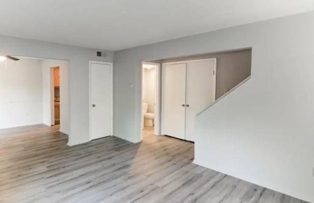 Clearbrook Village Apartments Gallery 3