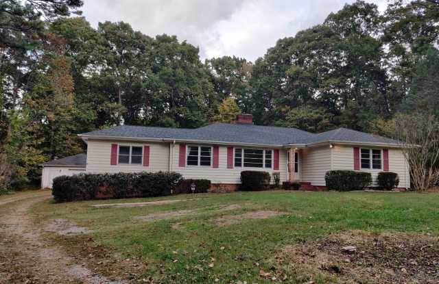 3 bedroom home , detached garage, multiple living areas - 2744 Anderson Highway, Powhatan County, VA 23139