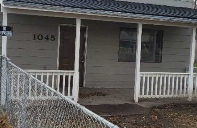 Large home in Hermiston - 1045 West Ridgeway Avenue, Hermiston, OR 97838