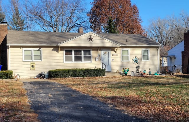 1010 Skyline Dr - 1010 Skyline Drive, Grandview, MO 64030