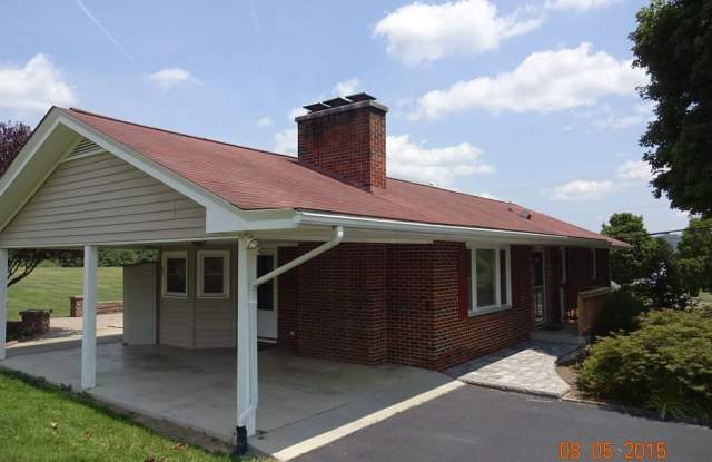 4 Bedroom 3 Bath House - 1408 Jennelle Road, Montgomery County, VA 24060