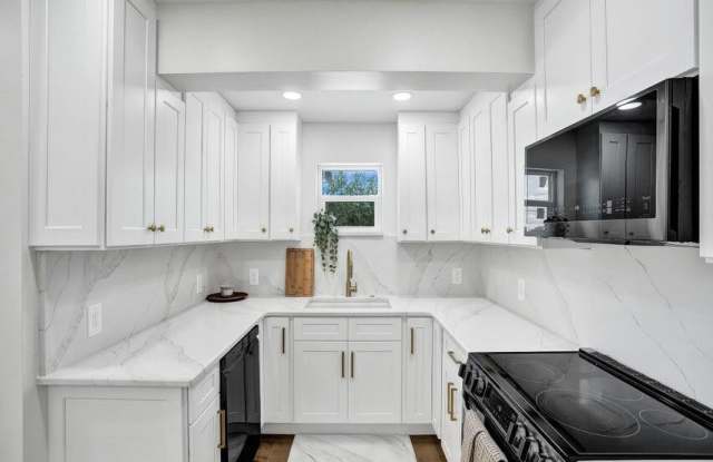 2728 Lake Ave - 2728 Lake Avenue, West Palm Beach, FL 33405