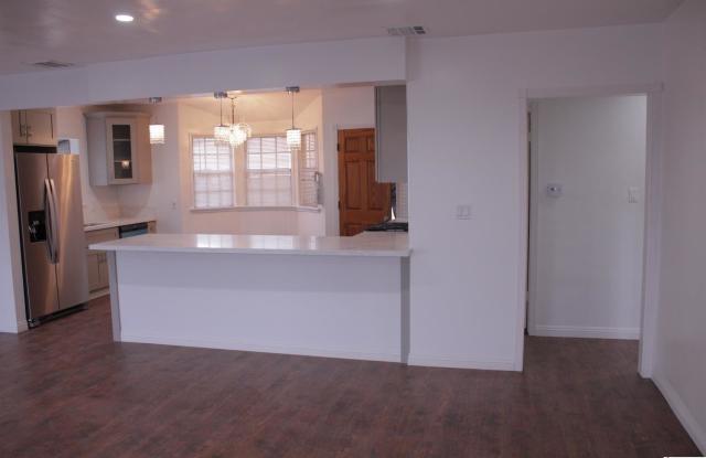 1121 N Reese Place Gallery 2