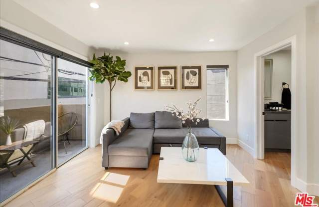 4139 Cahuenga Blvd photos photos