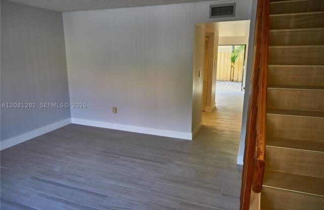 10042 SW 77th Ct Gallery 2
