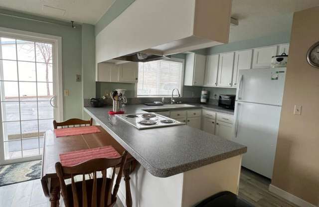 2 Bedroom, 1.5 Bathrooms - Fully Furnished Apartment Gallery 4