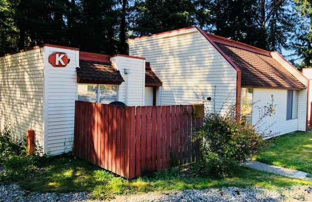 Highly Desirable Corner End-Unit in the Fairwood Area of Renton! photos photos