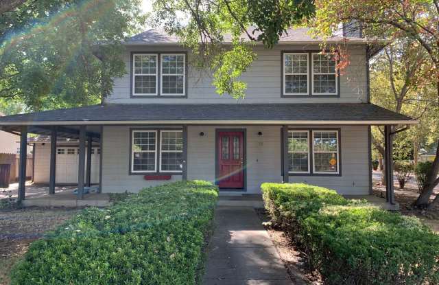 4 Bedroom House with Great Floor Plan Close to Downtown!! photos photos