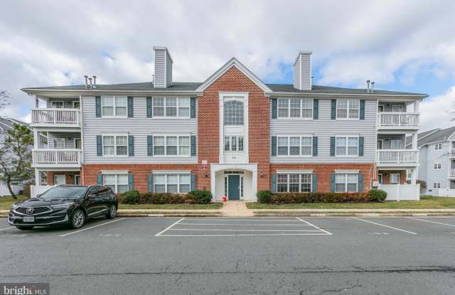 645 CONSTELLATION Square SE unit: J - 645 Constellation Square Southeast, Leesburg, VA 20175