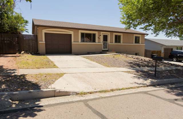 5 Bedroom Rancher in  Vista Grande Terrace Gallery 1