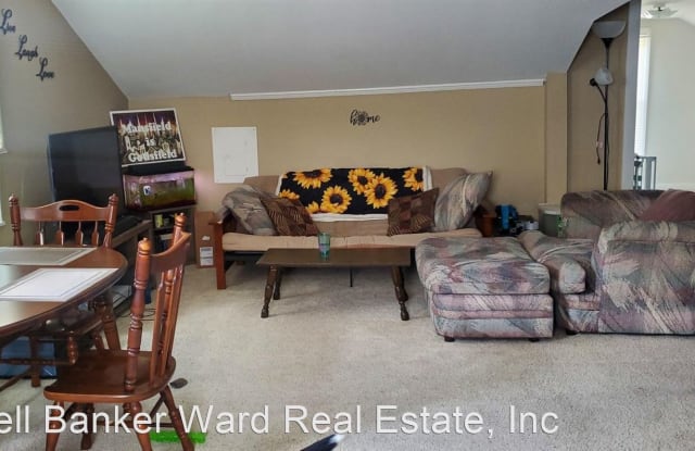 319 1/2 East Main - 319 1/2 E Main St, Ashland, OH 44805