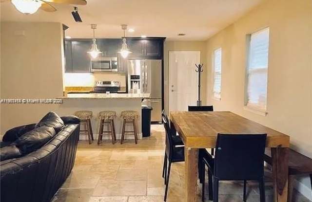 2185 86th Dr photos photos