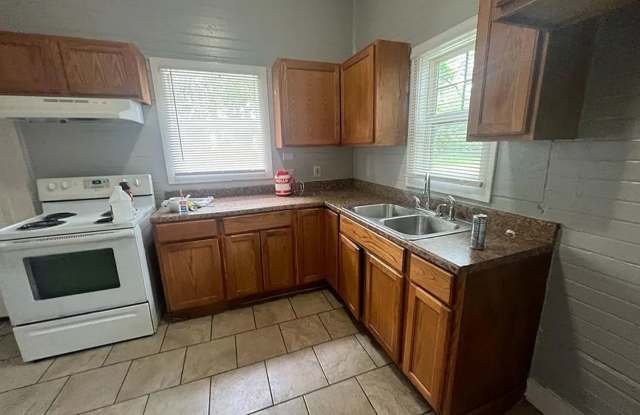 House For Rent 2350 Avenue C Beaumont, TX 77701 Gallery 3