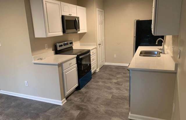 Room in 4 Bedroom Home at Bragg St photos photos