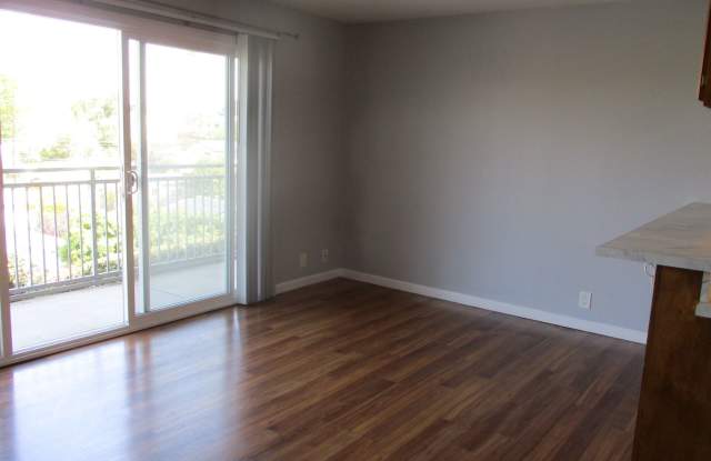 Desirable Pt Loma 1 Bdr 1 Ba 2nd floor apartment photos photos