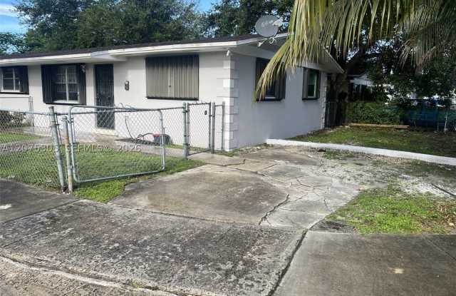 2145 NW 99th Ter Gallery 2