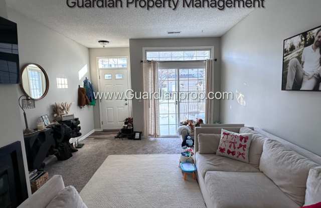 Apple Valley Town Home, 1 Car Garage, Washer/Dryer, Dishwasher, Available April/May 1st photos photos