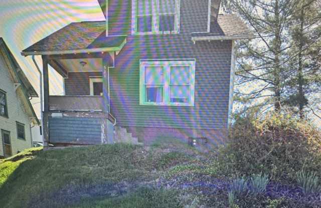 521 W Virginia Ave - 521 West Virginia Avenue, Morgantown, WV 26501