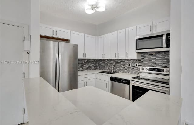 825 NE 199th St photos photos