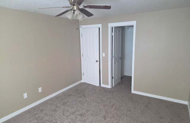 NEW CARPET! Natural Light!  2 Story 3 Bedroom 2 Ba Home Gallery 4