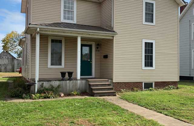 814 South Court Street - 814 South Court Street, Circleville, OH 43113