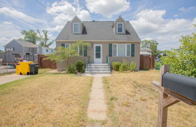 Charming 4 BR/2.5 BA Single-Family Home in Pasadena! photos photos