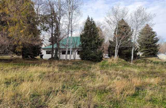 Historic Home On Large 1 Acre Property Gallery 3
