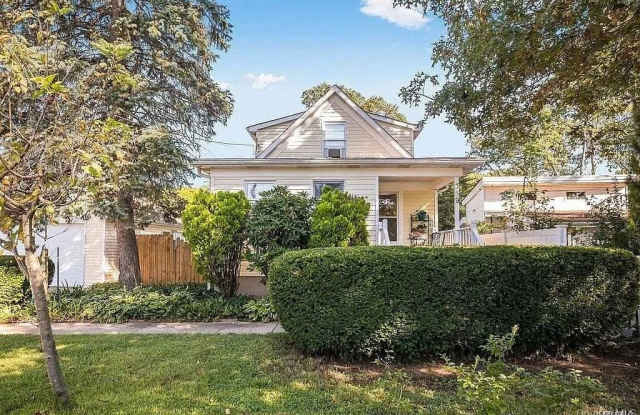 359 Erlanger Boulevard - 359 Erlanger Boulevard, Deer Park, NY 11703