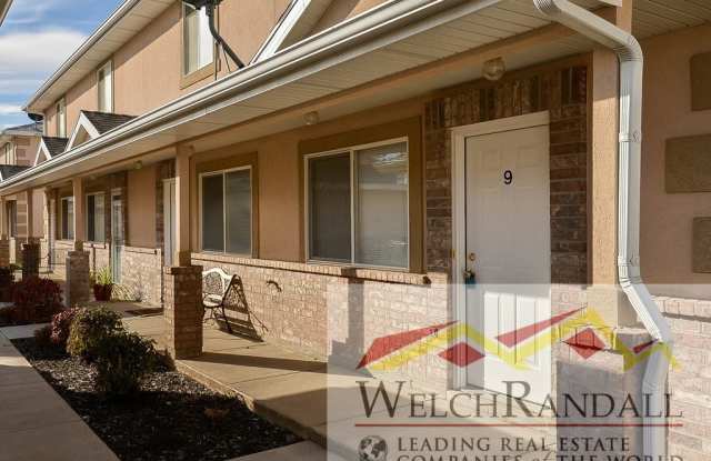 Charming 2 Bed 1.5 Bath Townhome in Harrisville photos photos