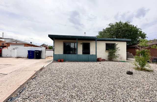3 Bedroom 2 Bathroom with Large backyard Located Near the Airport photos photos