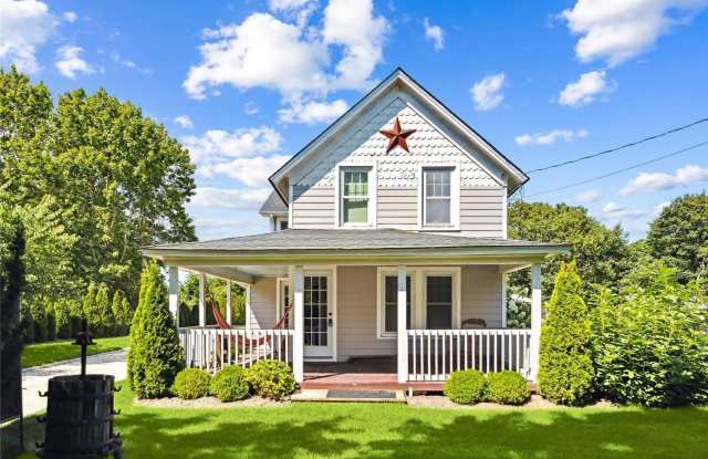 148 Montauk Highway - 148 Montauk Highway, Westhampton, NY 11977