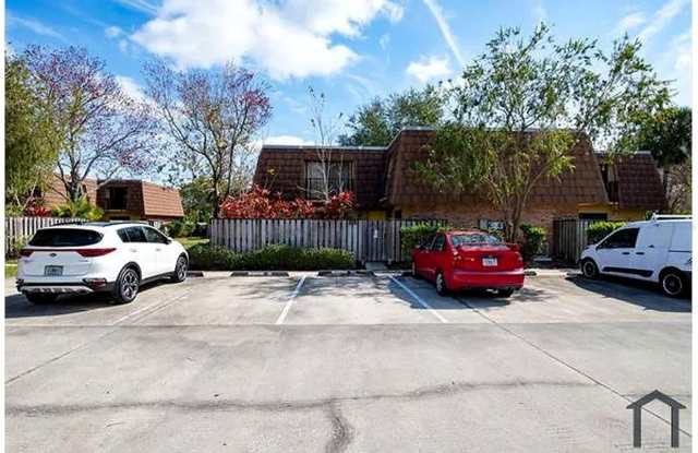 5385 ELM Court Gallery 1